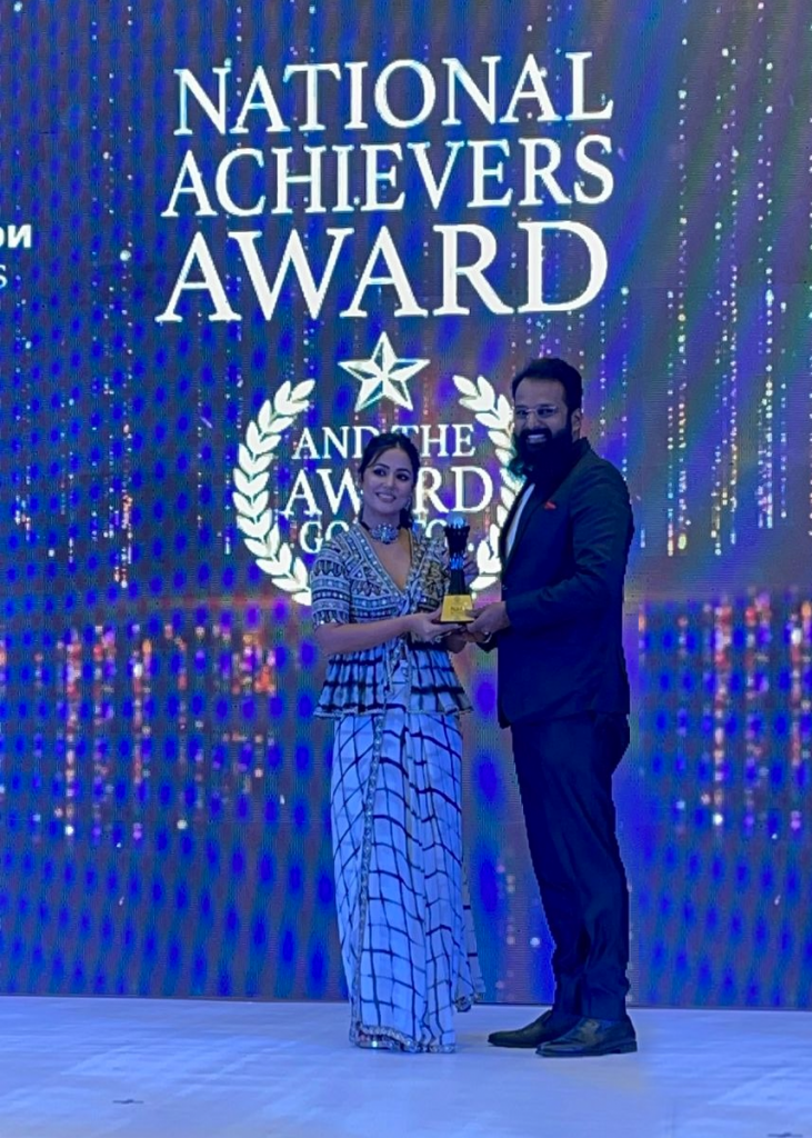 Arvind Rathan Awarded By Hina Khan At National Achievers Award For Best Numerologist In India